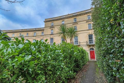 Ellenborough Crescent, South Ward