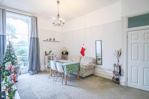 1 bedroom flat for sale, Ellenborough Crescent, South Ward