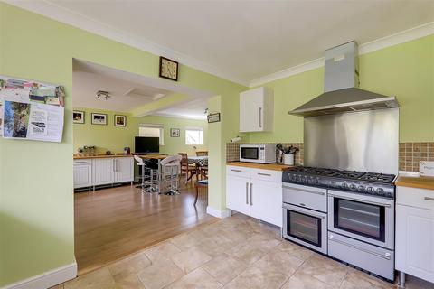 4 bedroom chalet for sale, Furzeholme, High Salvington, Worthing, BN13 3BS