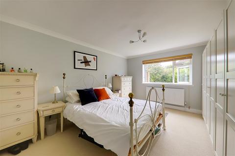 4 bedroom chalet for sale, Furzeholme, High Salvington, Worthing, BN13 3BS