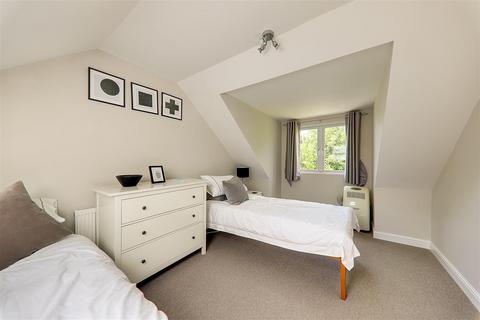 3 Furzeholme, Worthing, BN13 3BS