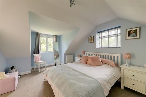3 Furzeholme, Worthing, BN13 3BS