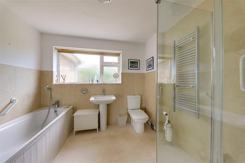3 Furzeholme, Worthing, BN13 3BS