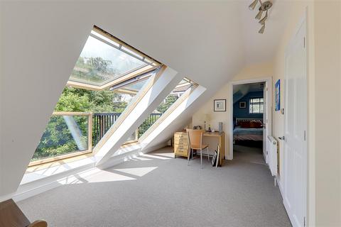 3 Furzeholme, Worthing, BN13 3BS