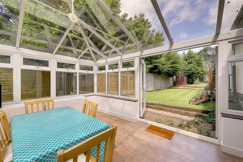 3 Furzeholme, Worthing, BN13 3BS