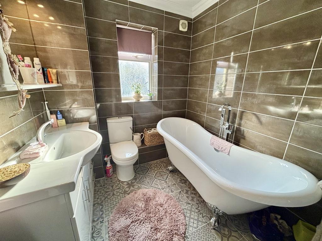En-Suite Bathroom