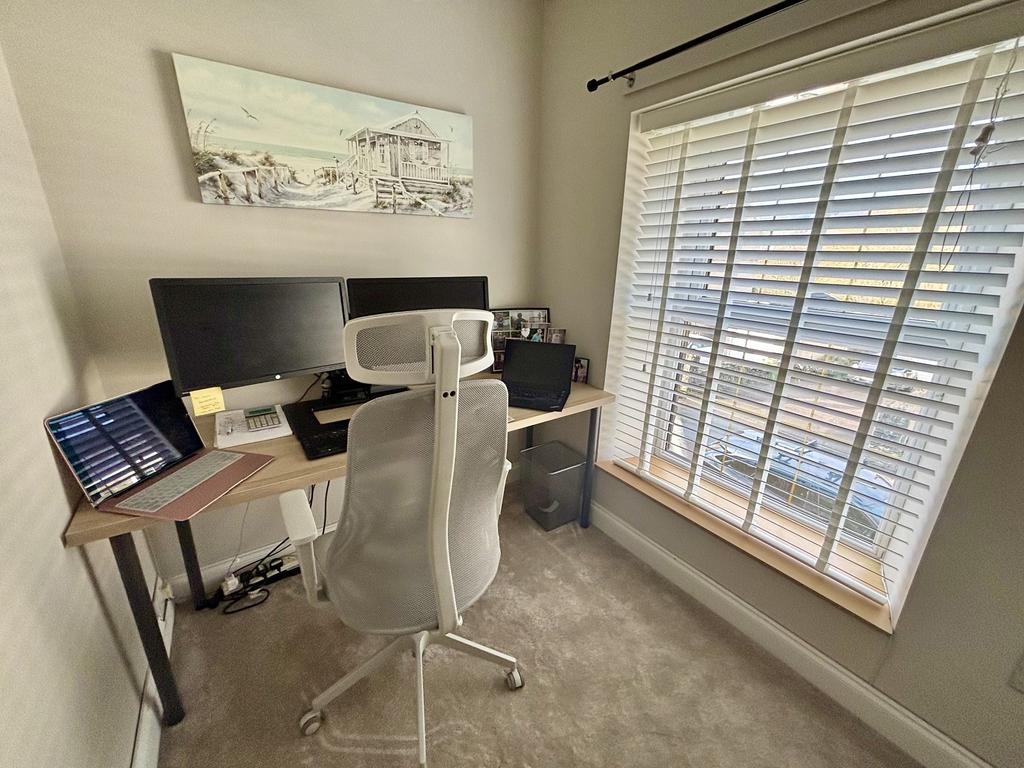 Bedroom 4/study/nursery