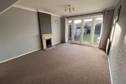 2 bedroom semi-detached house to rent, Manston Drive, Wellesbourne