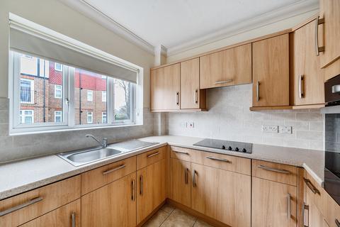 1 bedroom flat for sale, Beaufort Lodge, Woking, GU21