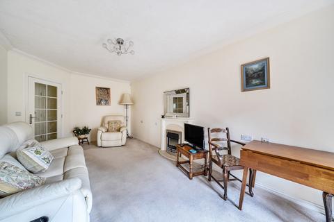 1 bedroom flat for sale, Beaufort Lodge, Woking, GU21