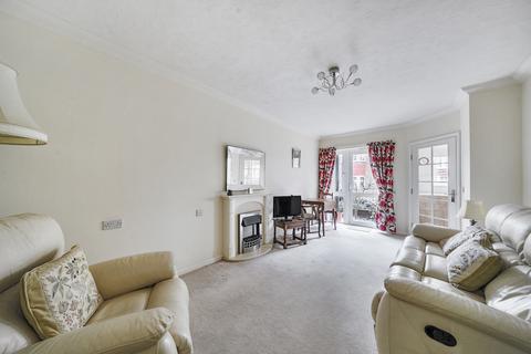 1 bedroom flat for sale, Beaufort Lodge, Woking, GU21