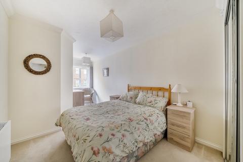 1 bedroom flat for sale, Beaufort Lodge, Woking, GU21