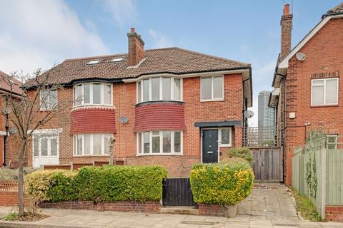 3 bedroom detached house to rent, Friars Gardens, London W3