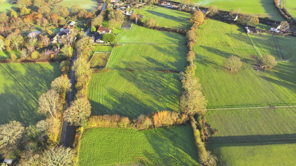 Broadford Bridge Road, West Chiltington, RN20 2 LF