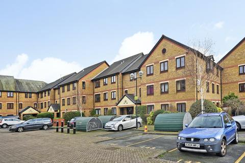 Riverside Close, London, E5