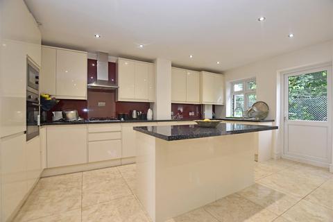 5 bedroom detached house to rent, Osterley Avenue, Isleworth