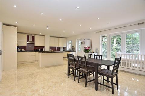 5 bedroom detached house to rent, Osterley Avenue, Isleworth