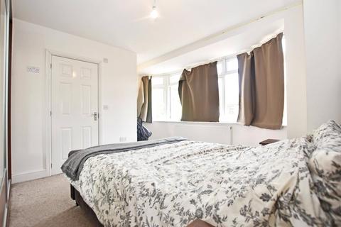 5 bedroom detached house to rent, Osterley Avenue, Isleworth