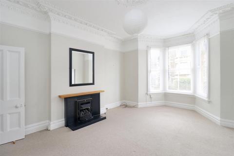 2 bedroom apartment for sale, Hall floor apartment a stone's throw from Clevedon Seafront