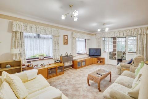 3 bedroom detached bungalow for sale, Ferndale Crescent, Canvey Island, SS8