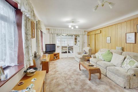 3 bedroom detached bungalow for sale, Ferndale Crescent, Canvey Island, SS8