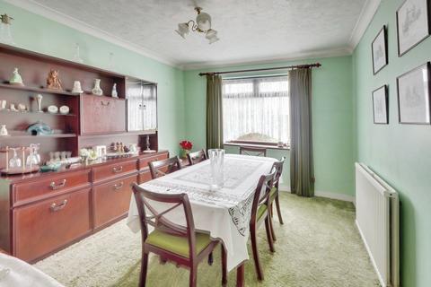 3 bedroom detached bungalow for sale, Ferndale Crescent, Canvey Island, SS8