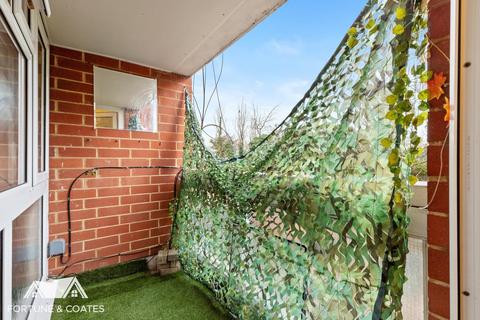 2 bedroom flat for sale, Lower Meadow, Harlow