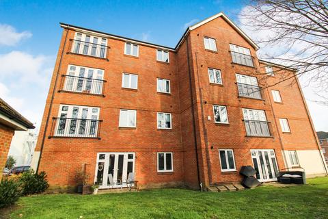 1 bedroom apartment for sale, Centrifuge Way,  Farnborough , GU14