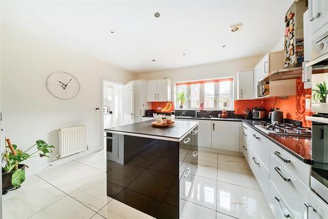 5 bedroom detached house for sale, Crispin Drive, Bedford