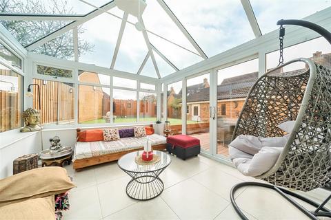 5 bedroom detached house for sale, Crispin Drive, Bedford