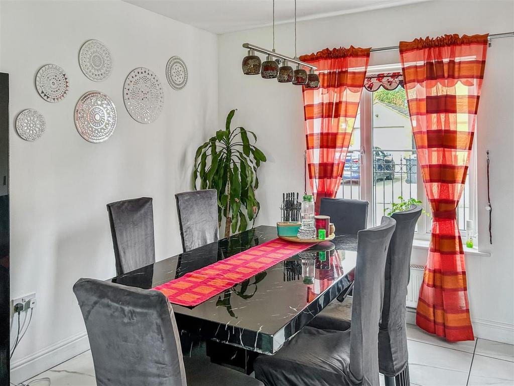 Dining table.jpg