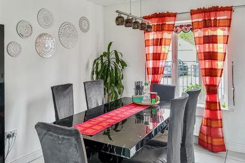 5 bedroom detached house for sale, Crispin Drive, Bedford