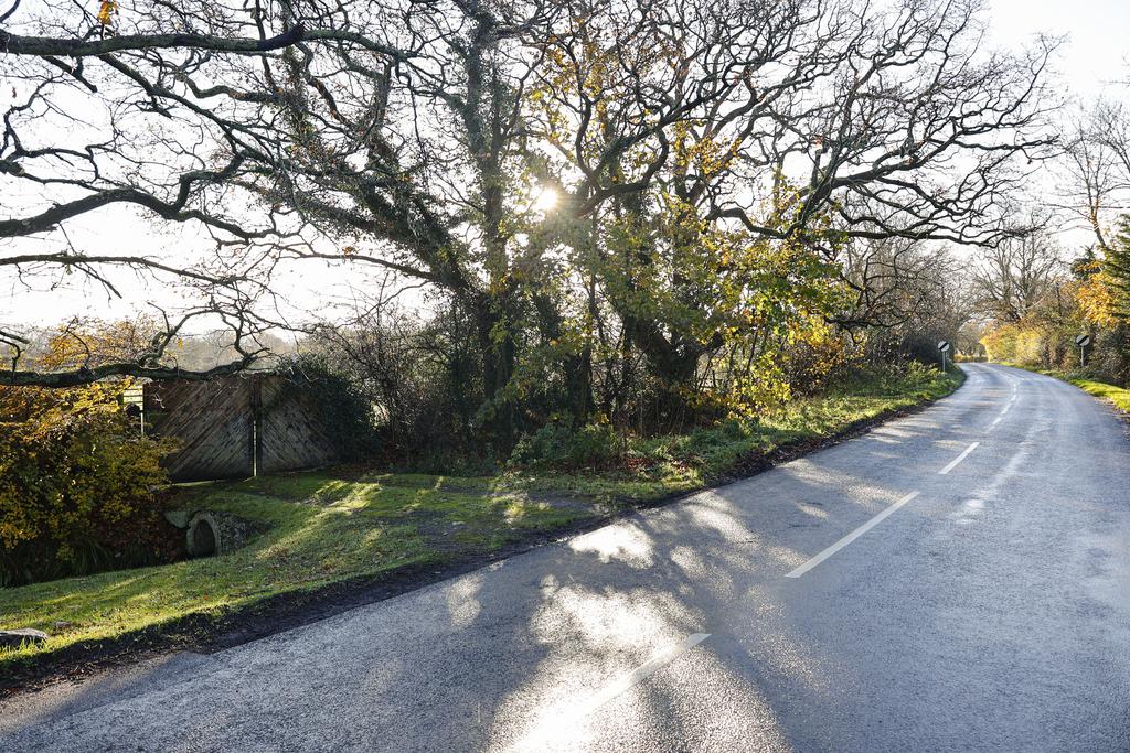 Broadford Bridge Road, West Chiltington, RN20 2 LF
