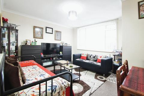 2 bedroom terraced house to rent, Humber Way, Langley SL3