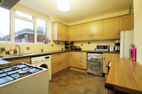 2 bedroom terraced house to rent, Humber Way, Langley SL3