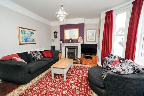 4 bedroom end of terrace house for sale, Dudley Street, Leighton Buzzard