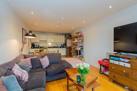 2 bedroom flat for sale, Railway Terrace, Slough