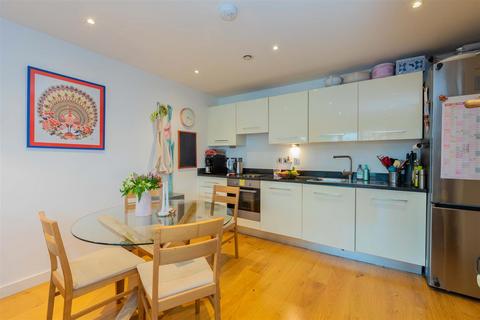 2 bedroom flat for sale, Railway Terrace, Slough