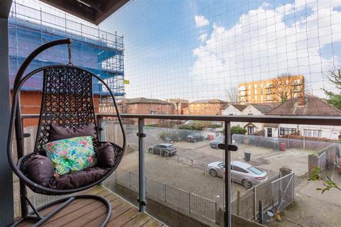 2 bedroom flat for sale, Railway Terrace, Slough