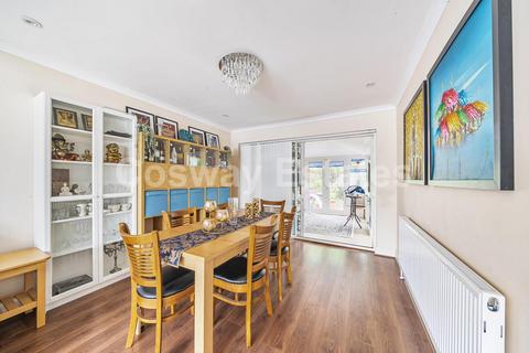 4 bedroom semi-detached house for sale, Worcester Crescent, Mill Hill, NW7