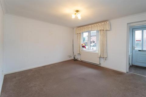 2 Shuttleworth Close, Manchester, M16 8NN