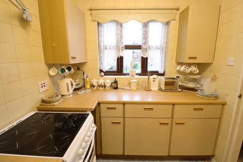 2 bedroom retirement property for sale, Hilltop Close, Rayleigh, SS6