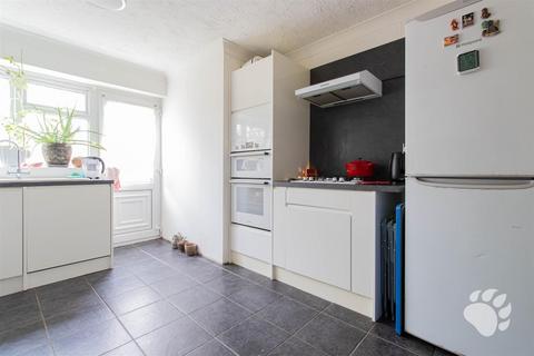 3 bedroom terraced house for sale, Elsenham Crescent, Basildon SS14