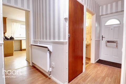 27 Silver Way, Romford, RM7 8EX