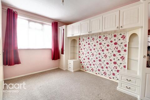 27 Silver Way, Romford, RM7 8EX
