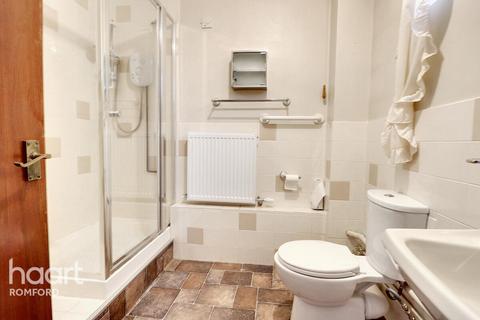 27 Silver Way, Romford, RM7 8EX