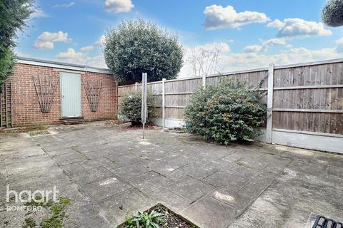 27 Silver Way, Romford, RM7 8EX
