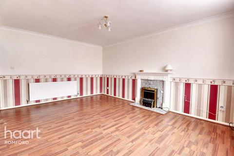 27 Silver Way, Romford, RM7 8EX