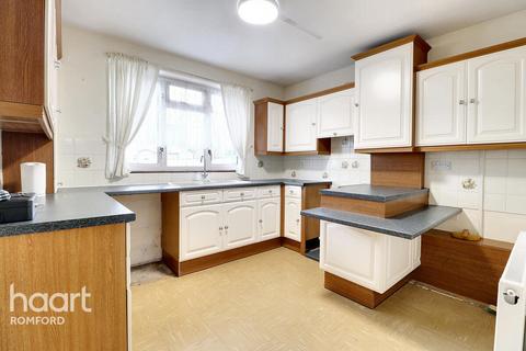 27 Silver Way, Romford, RM7 8EX