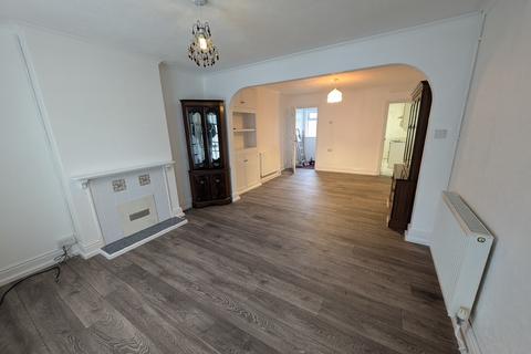 3 bedroom end of terrace house to rent, Haylings Road, Leiston